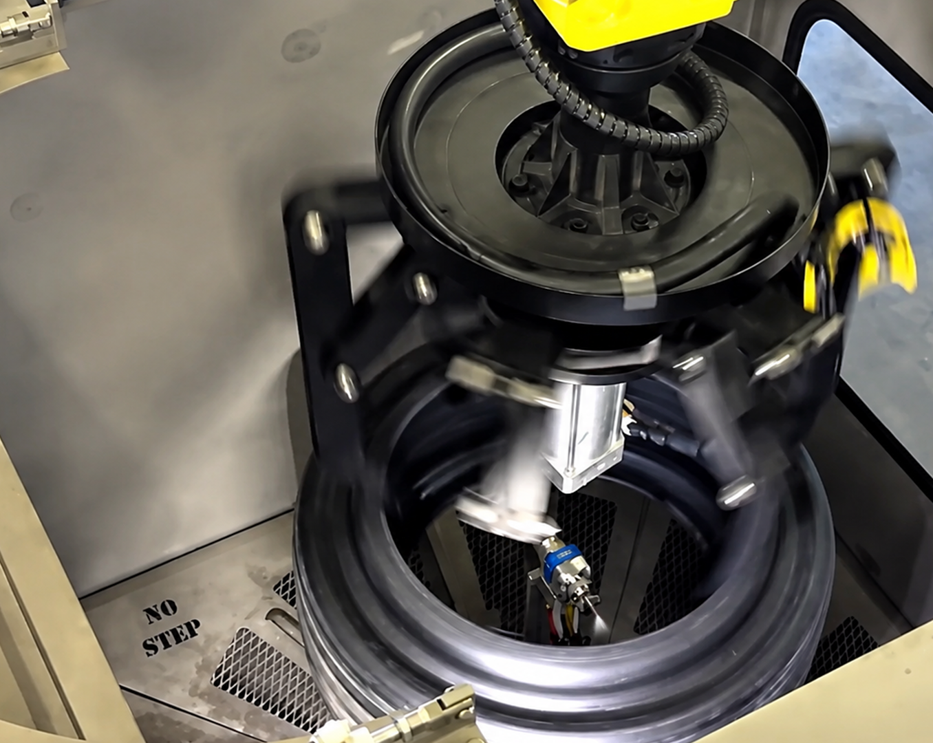 Automated green tire spray system applying mold release to an uncured tire
